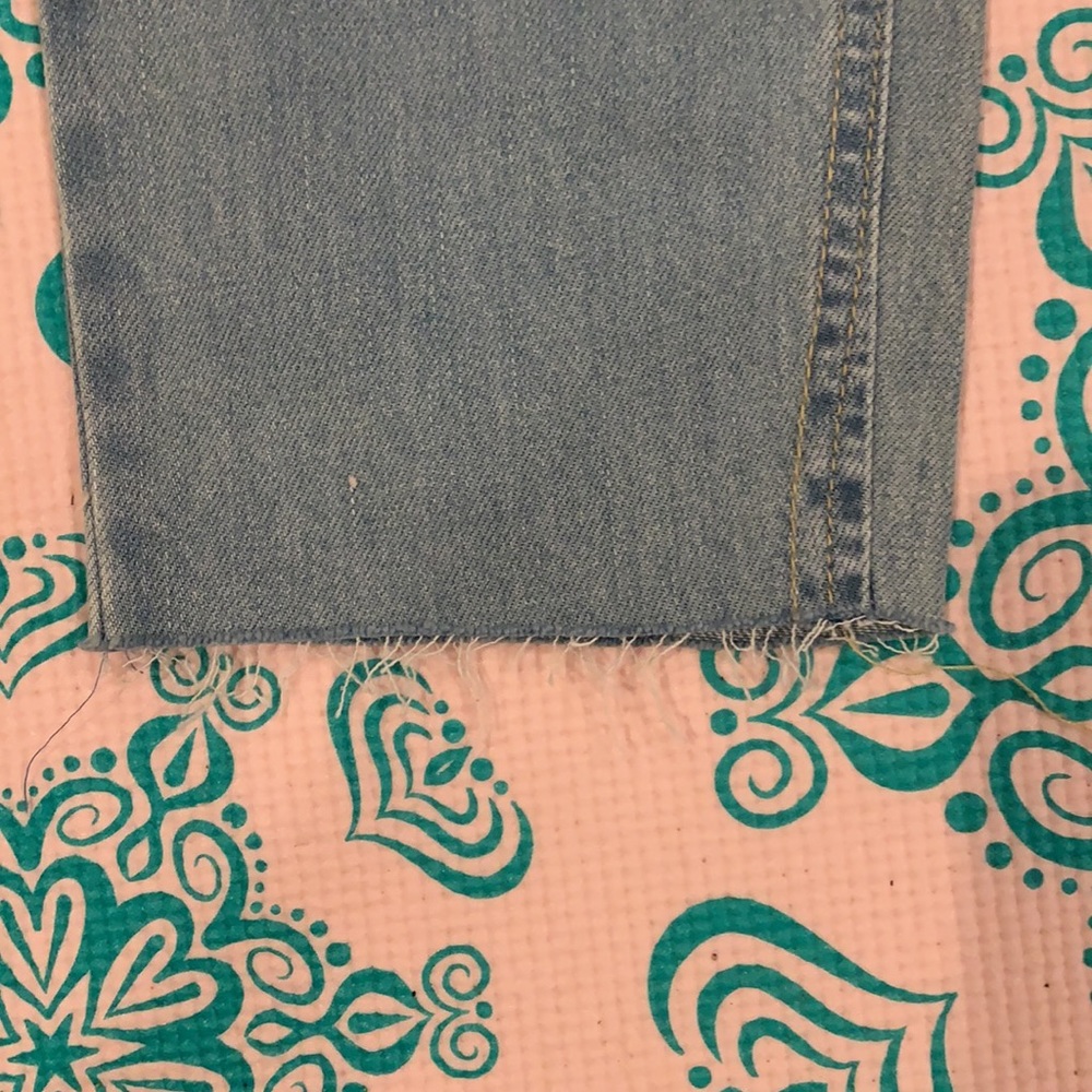 Distressed jeans - Picture 3 of 4